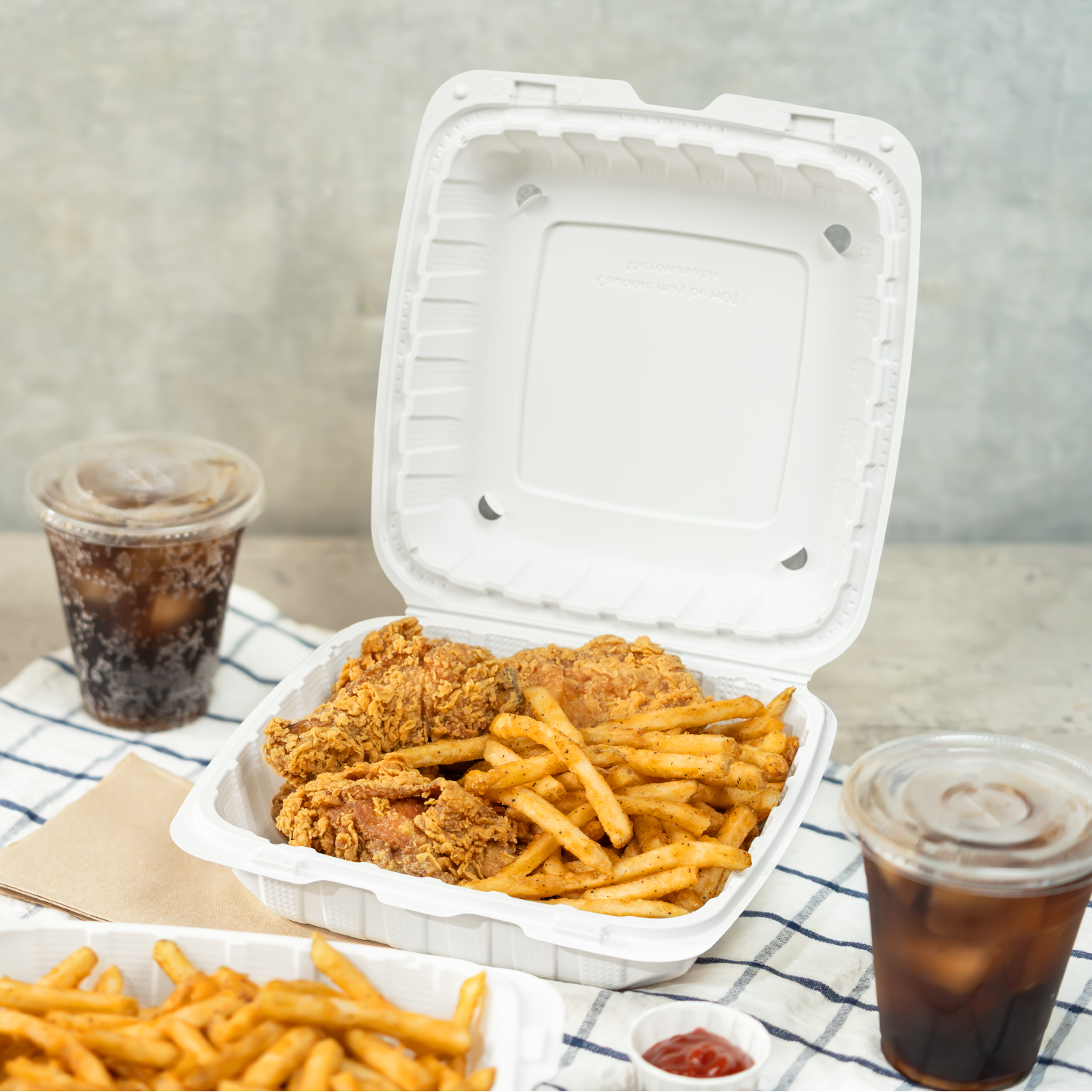 Karat Earth 9" x 9" Mineral Filled PP Hinged Container, White - 120 pcs