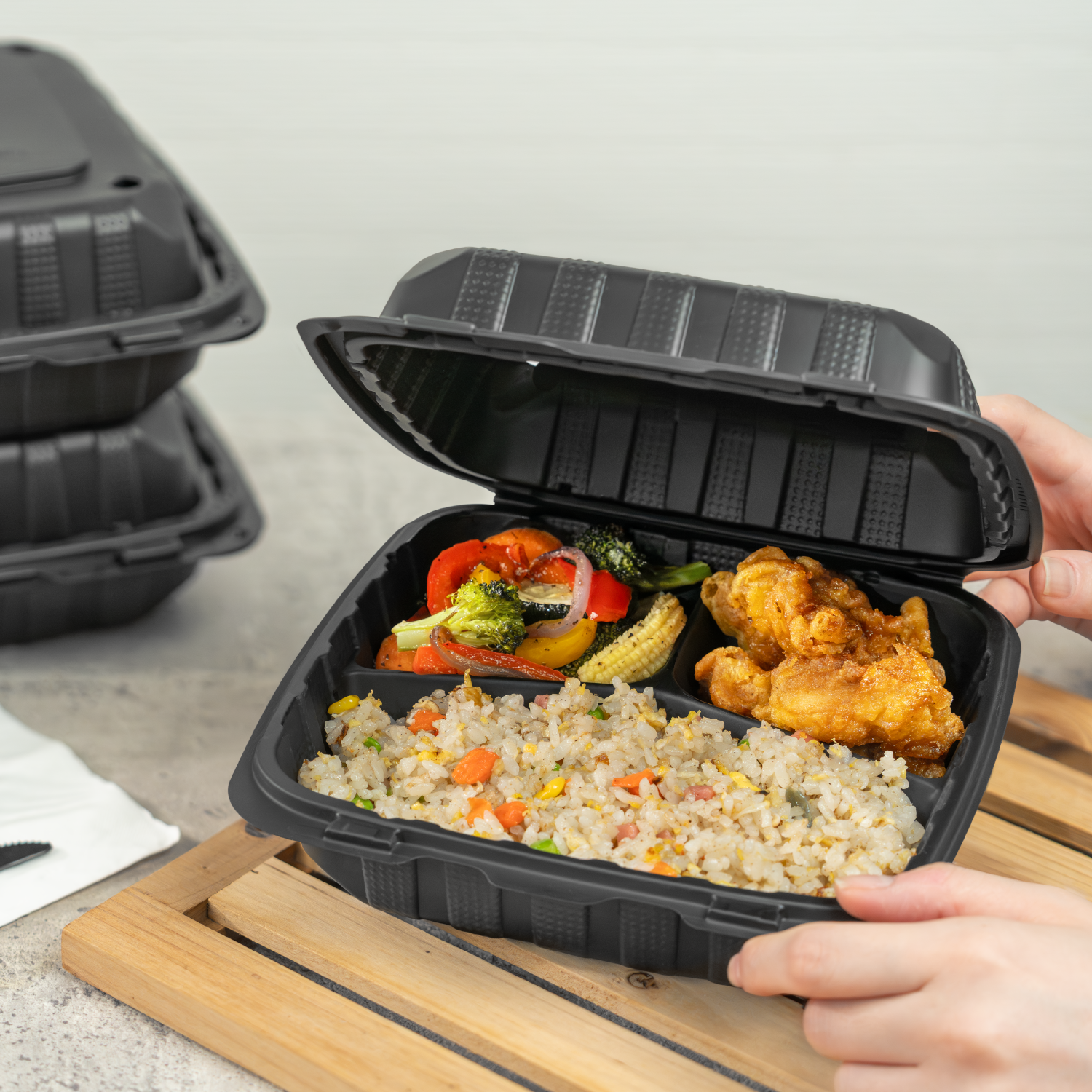 Karat Earth 8" x 8" Mineral Filled PP Hinged Container, Black, 3 compartments - 200 pcs