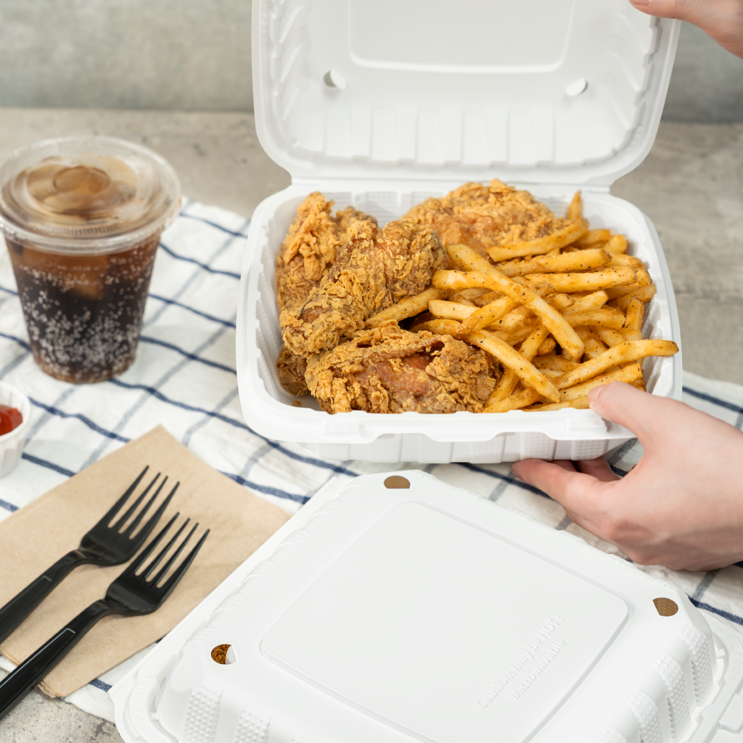 Karat Earth 9" x 9" Mineral Filled PP Hinged Container, White - 120 pcs