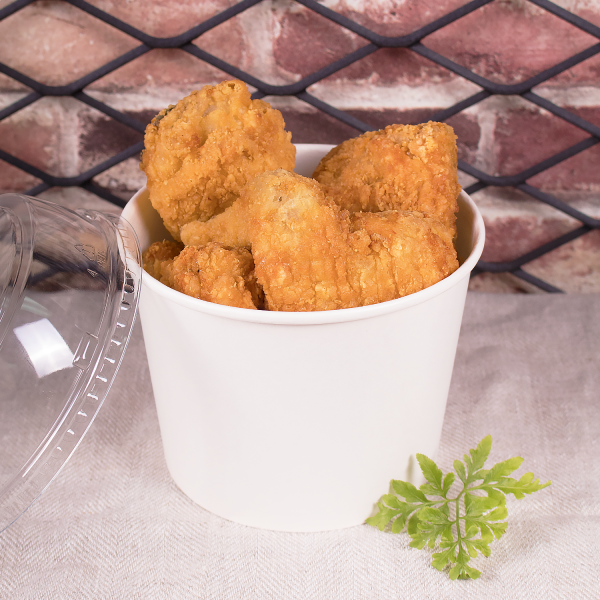 White Karat 32oz Food Containers with fried chicken and dome lid