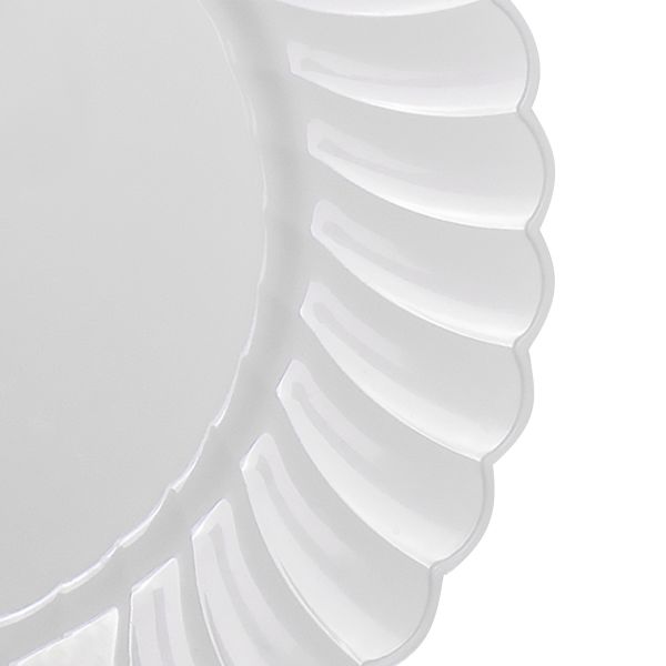 White Karat 10.25" PS Plastic Scalloped Plate close up on scalloped edge